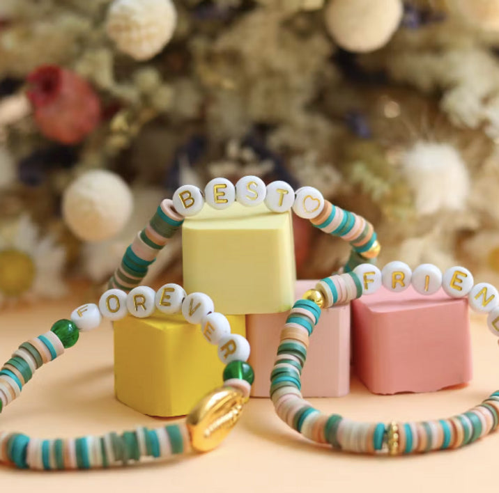 Perles lettres 3 mots pour bracelet à personnaliser
