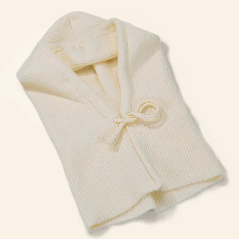 Cagoule blanc en laine à nouer