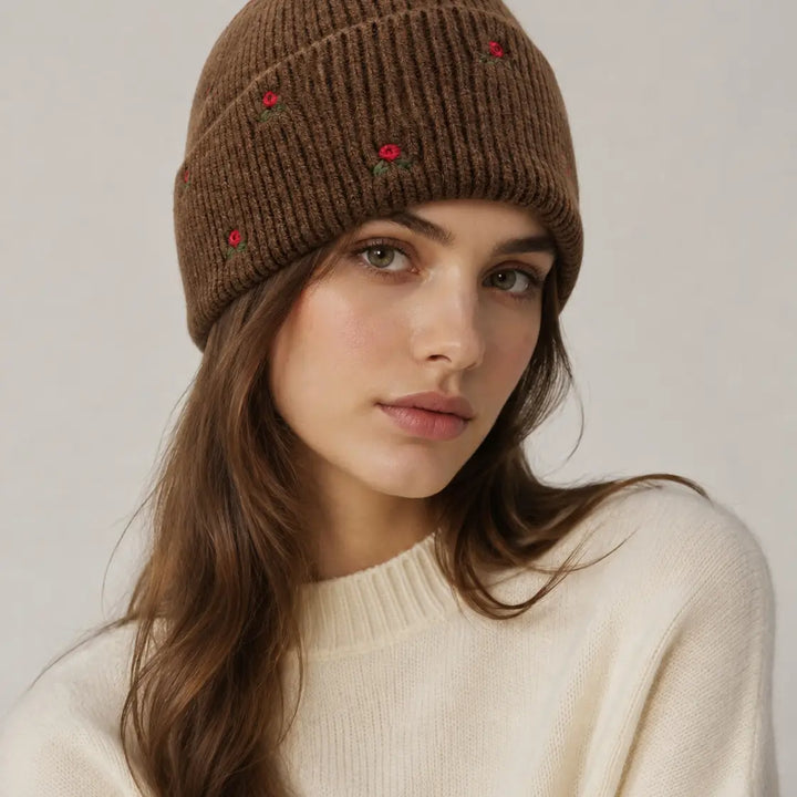 Bonnet cotelé à fleurs Brodée