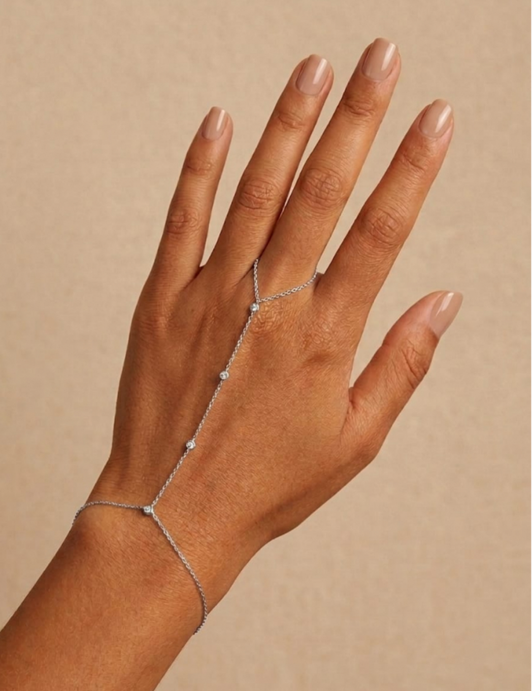 Bracelet - chaine de main argenté