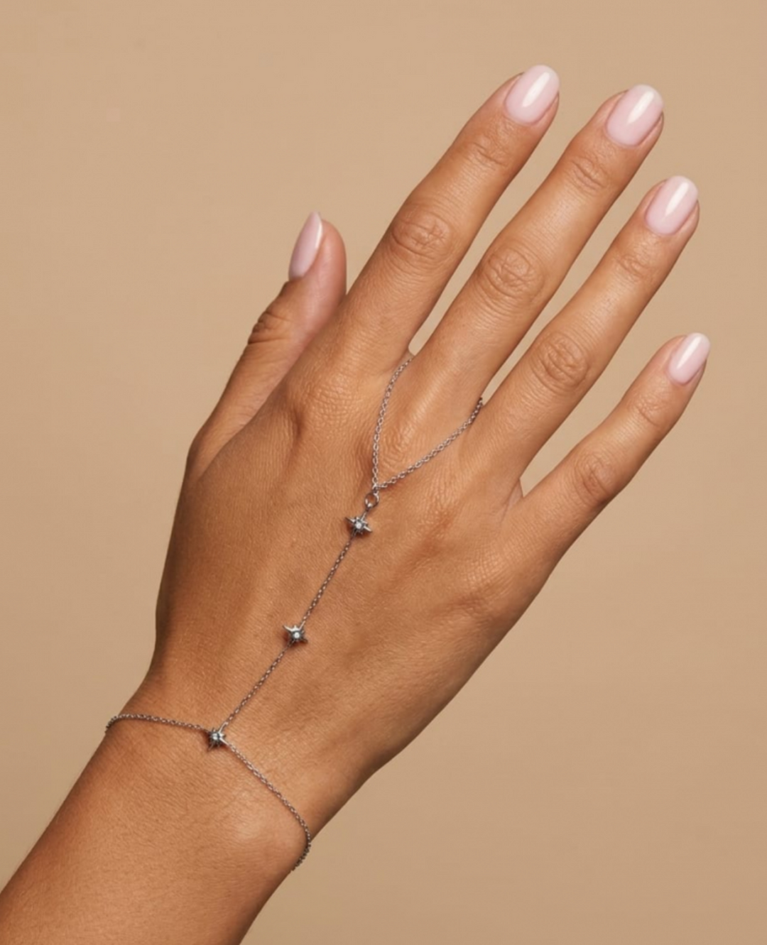 Bracelet - chaine de main argenté constellations